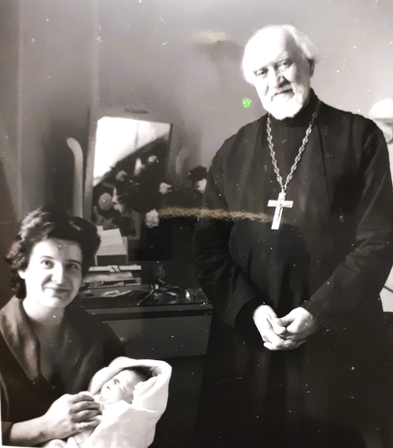 Mama Moi & Fr Alexander Miroshnichenko 1959a 2.png