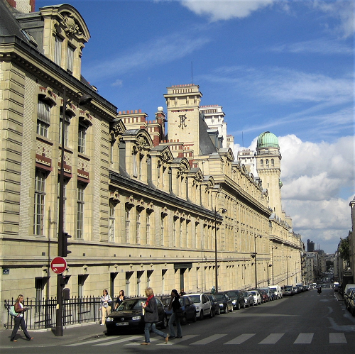Paris 75005 Rue Saint-Jacques La Sorbonne facade 2.png