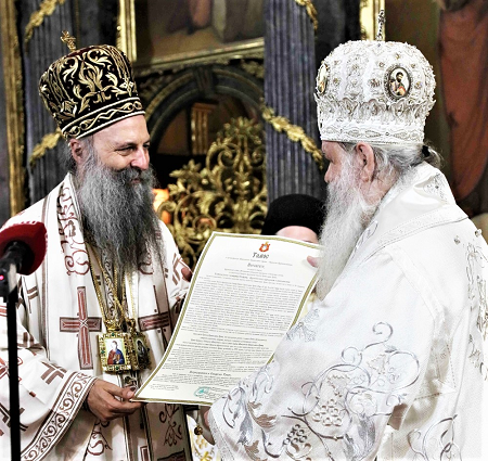 Patrijar porfirije uruchuje tomos arhiepiskopu stefanu 2.png