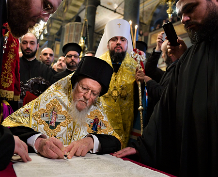 File:Patriarch Bartholomew signs the Tomos of Autocephaly, 2019 1.png