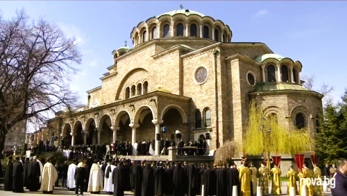 Bulgaria-funeral-procession 2.png