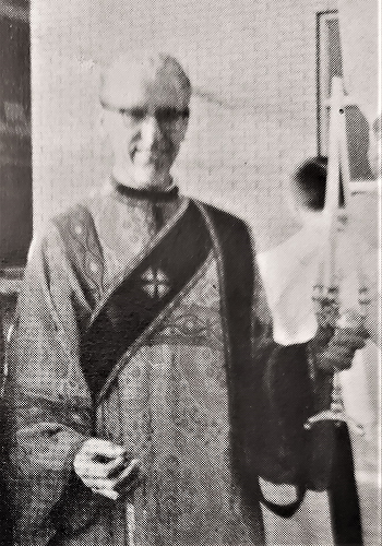 Protodeacon Peter Svetlovsky censing during procession 1.png
