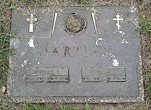 File:Hartley grave-marker 1.jpeg