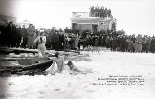 Saratov water blessing dive.jpg