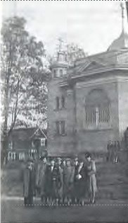 TempleAndParishioners 1951 3.png