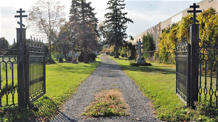 Holy Assumption Cemetery Ottawa 2.png