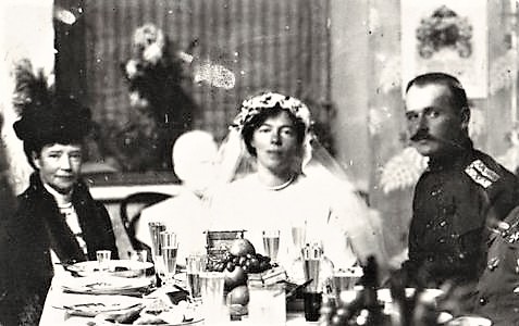 Olga Alexandrovna, Nikolai Alexandrovich, Maria Feodorovna, Kiev, 1916 1.jpg