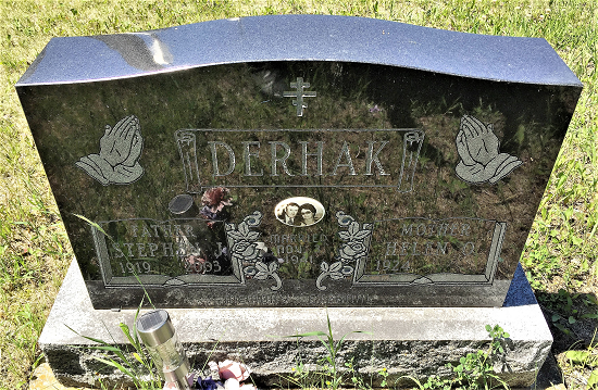Derhak grave marker 2.png