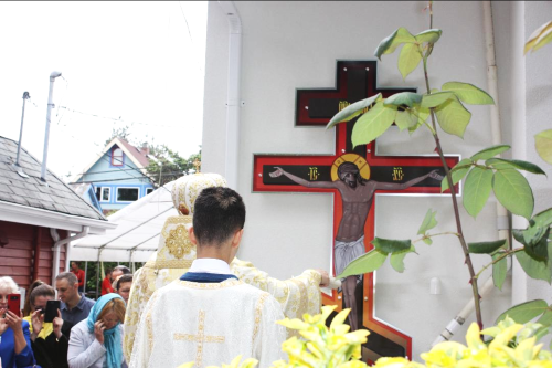 SaintNicholasExteriorCross 2.png