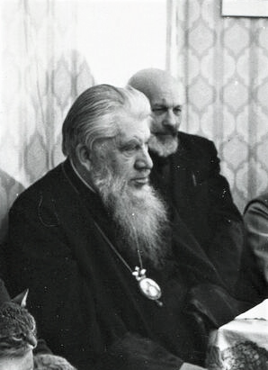 Metropolitan John, Archpriest Gleb Kaleda, 1989 1.png