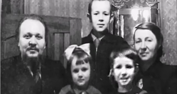 File:Gundyaev familyS.png