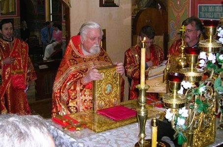 FatherDmitryGrigorieffServing 1.jpeg