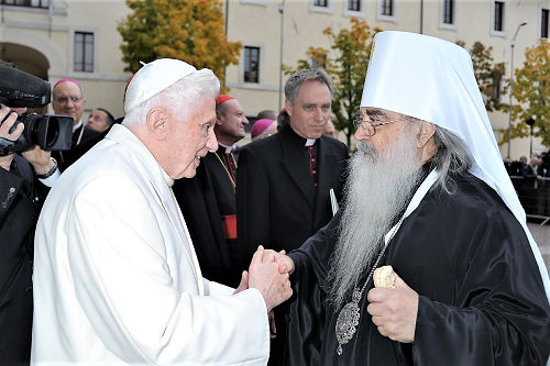 File:Met. Phl Pope Benedict 2011 2.png