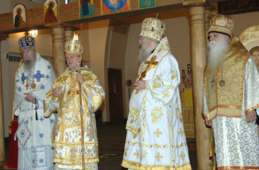 Metropolitan Herman in Ottawa 2007 Divine LIturgy.png