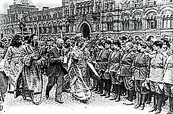250px-Tikhon mitropolit and russian soldiers 1917 in Moskow Krasnaja square 1.jpg